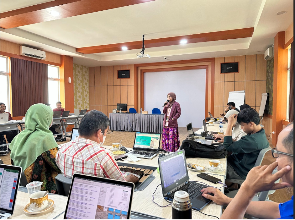 Meningkatkan Kemampuan ASN Kemenkes di Makassar: Workshop Literatur Review di BBPK Makassar