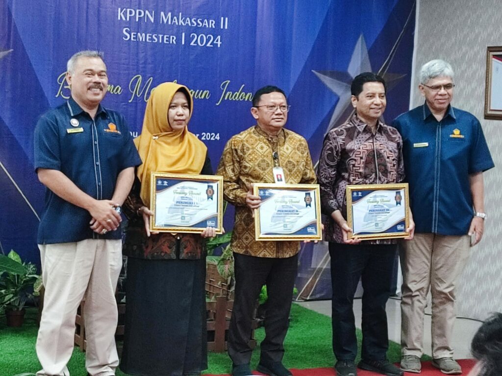 BBPK Makassar menerima Treasury Award dari KPPN Makassar II Makassar